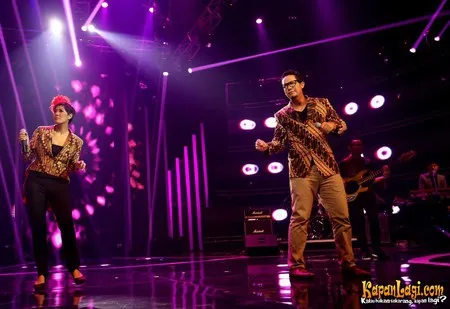 Foto Maliq and D Essentials