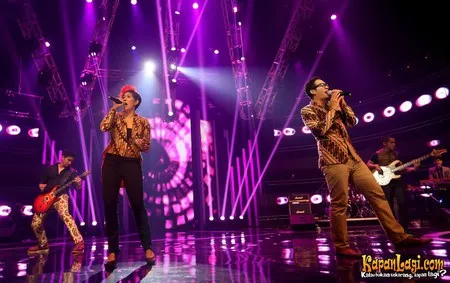 Foto Maliq and D Essentials