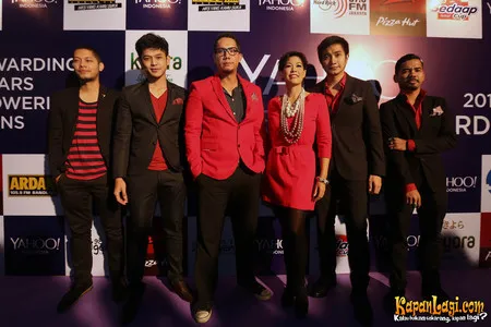 Foto Maliq and D Essentials