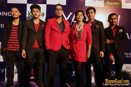 Foto Maliq and D Essentials