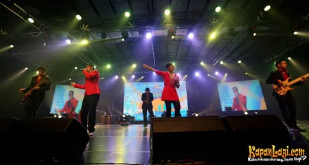 Foto Maliq and D Essentials