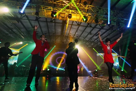 Foto Maliq and D Essentials