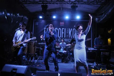 Foto Maliq and D Essentials