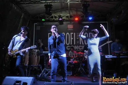 Foto Maliq and D Essentials