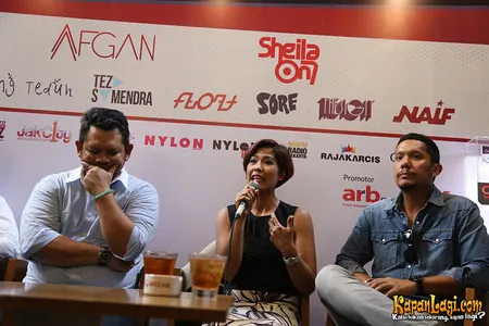 Foto Maliq and D Essentials