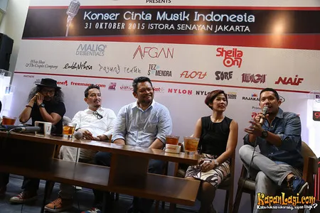 Foto Maliq and D Essentials