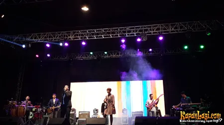 Foto Maliq and D Essentials