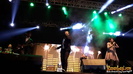 Foto Maliq and D Essentials
