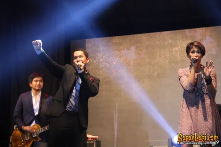 Foto Maliq and D Essentials