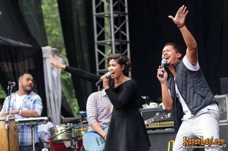 Foto Maliq and D Essentials