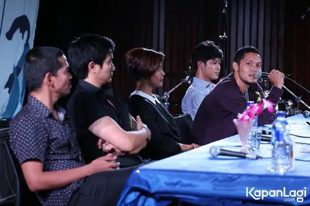 Foto Maliq and D Essentials