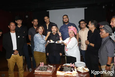 Foto Maliq and D Essentials