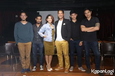 Foto Maliq and D Essentials