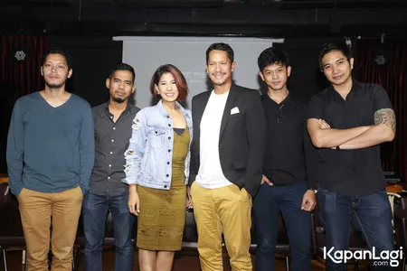Foto Maliq and D Essentials