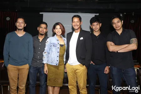 Foto Maliq and D Essentials