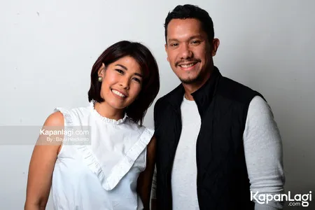 Foto Maliq and D Essentials