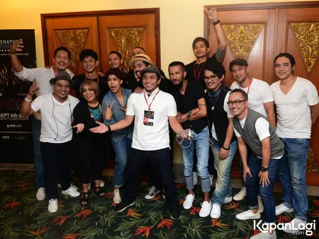 Foto Maliq and D Essentials
