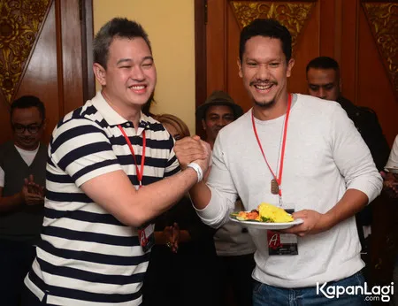 Foto Maliq and D Essentials