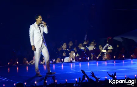 Foto Maliq and D Essentials