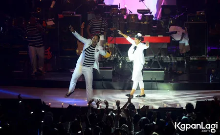 Foto Maliq and D Essentials