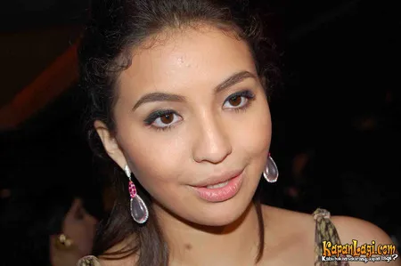 Foto Manohara Odelia Pinot