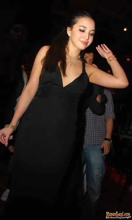 Foto Manohara Odelia Pinot