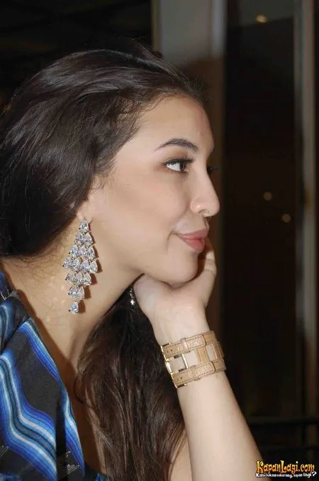 Foto Manohara Odelia Pinot