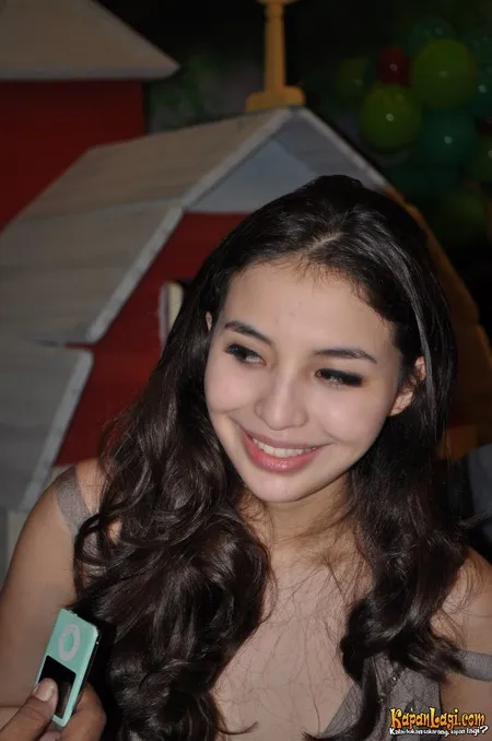 Foto Manohara Odelia Pinot