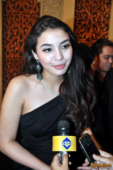 Foto Manohara Odelia Pinot