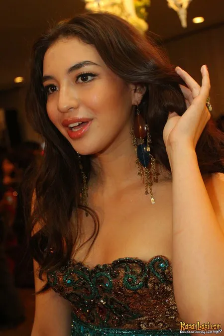Foto Manohara Odelia Pinot