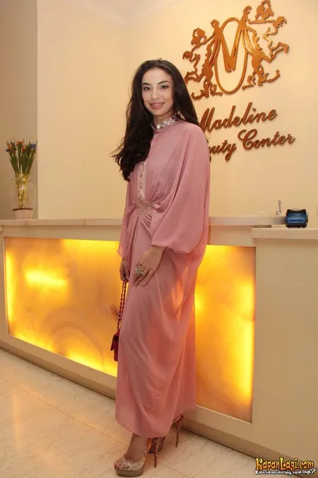 Foto Manohara Odelia Pinot