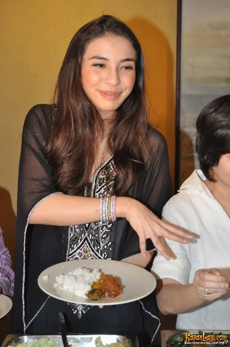 Foto Manohara Odelia Pinot