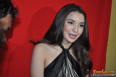 Foto Manohara Odelia Pinot