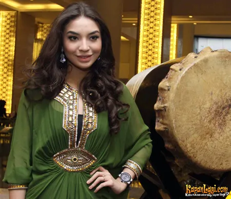 Foto Manohara Odelia Pinot