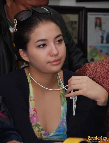 Foto Manohara Odelia Pinot