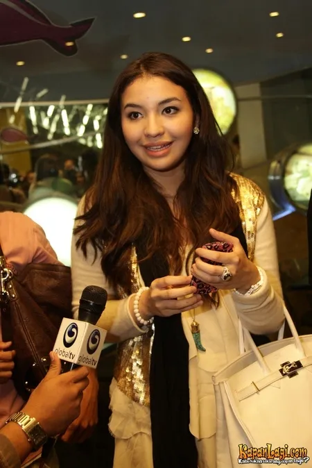 Foto Manohara Odelia Pinot