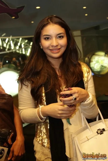 Foto Manohara Odelia Pinot