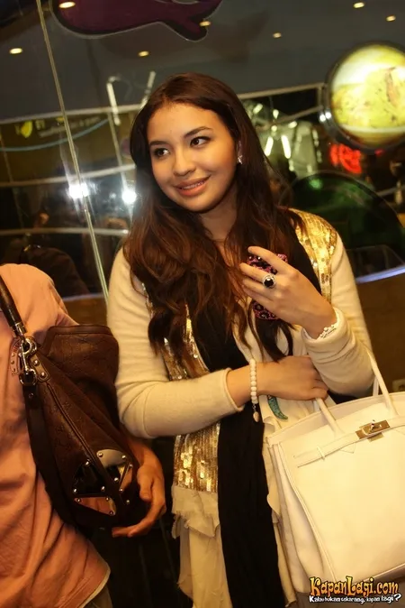 Foto Manohara Odelia Pinot