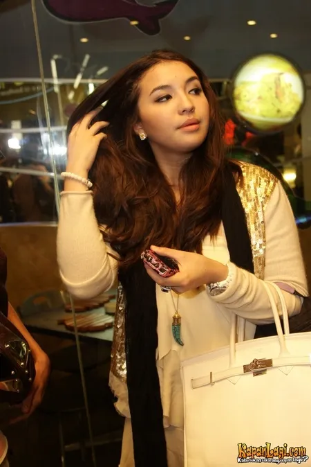 Foto Manohara Odelia Pinot