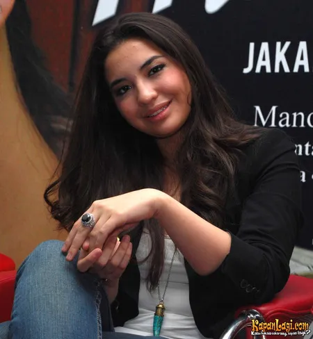 Foto Manohara Odelia Pinot