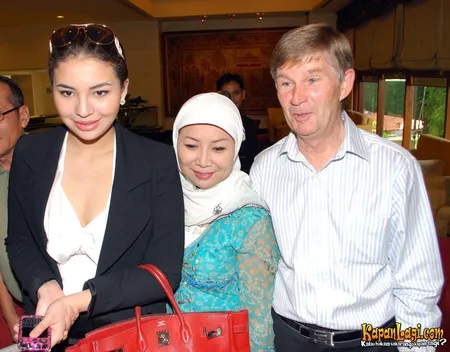 Foto Manohara Odelia Pinot