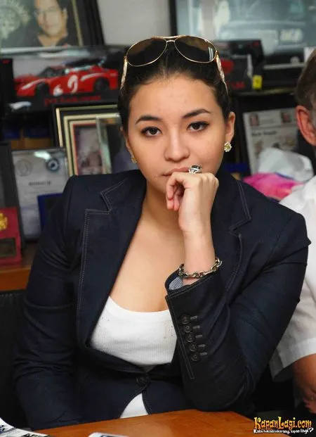 Foto Manohara Odelia Pinot