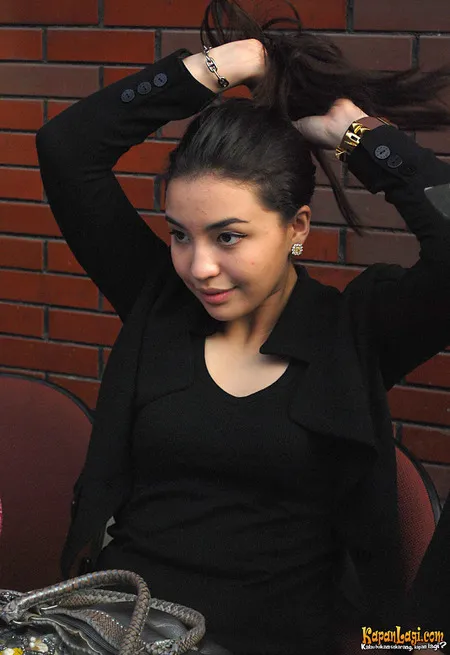 Foto Manohara Odelia Pinot