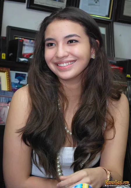 Foto Manohara Odelia Pinot