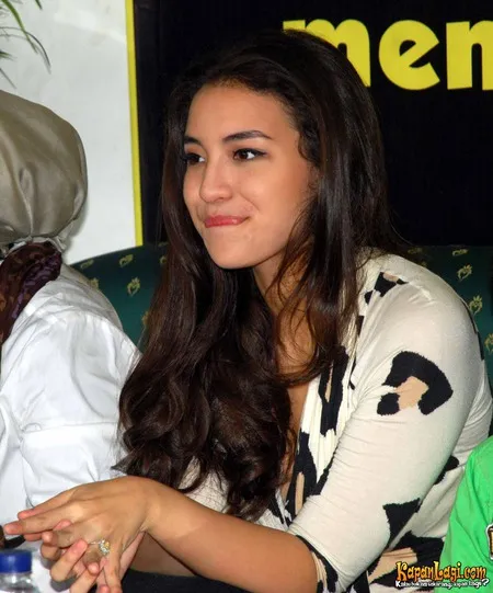 Foto Manohara Odelia Pinot