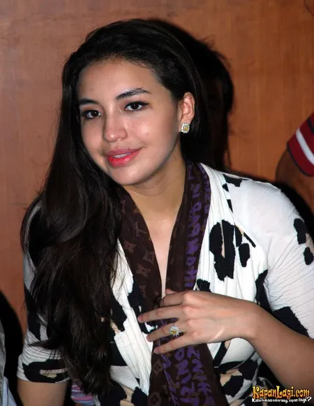 Foto Manohara Odelia Pinot