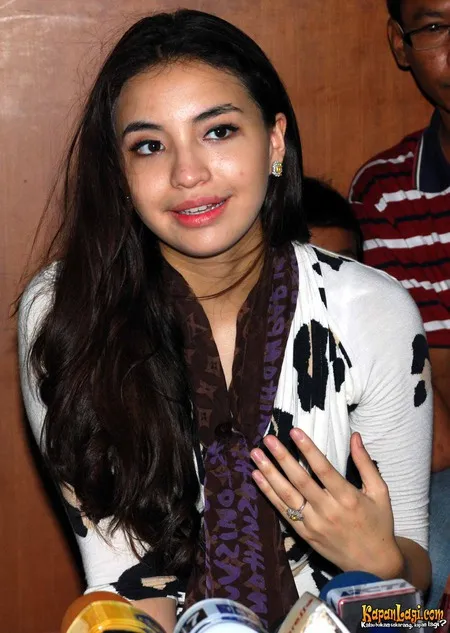 Foto Manohara Odelia Pinot