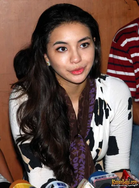 Foto Manohara Odelia Pinot