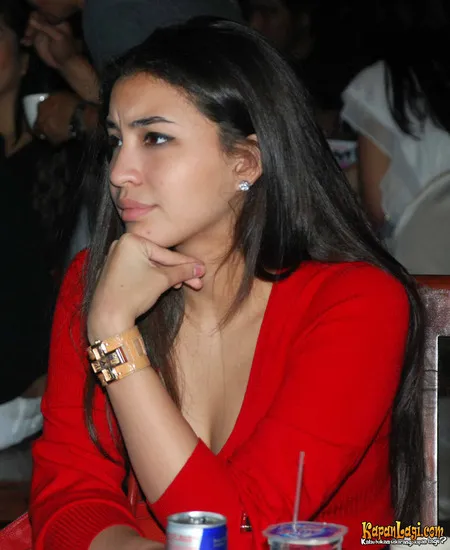 Foto Manohara Odelia Pinot