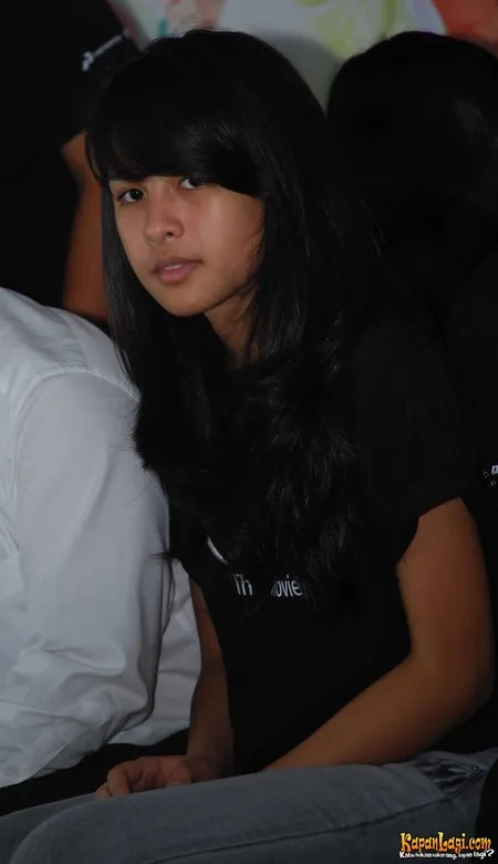 Foto Maudy Ayunda